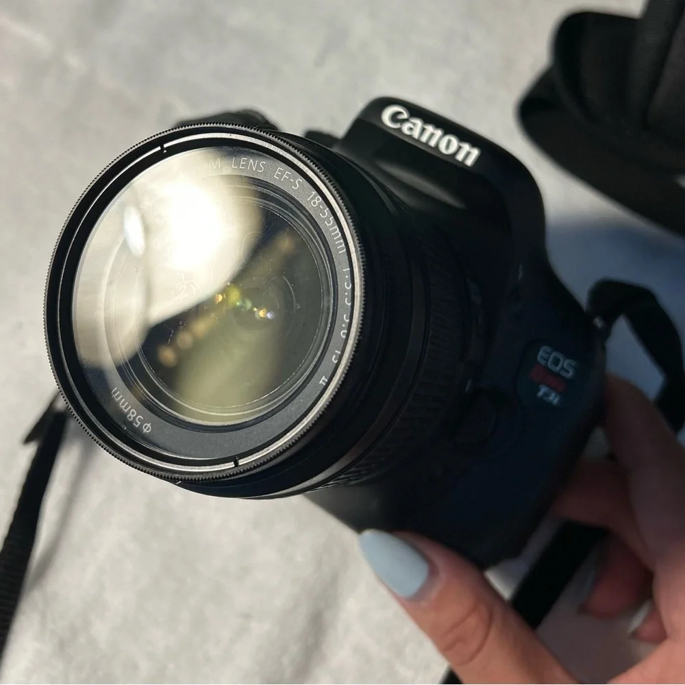 Canon t3i, lense, flash, charger, camera case bundle
